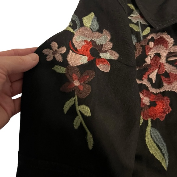 Women's Kensie Jeans Floral Embroidered Black Denim Moto Jacket - Picture 6 of 12
